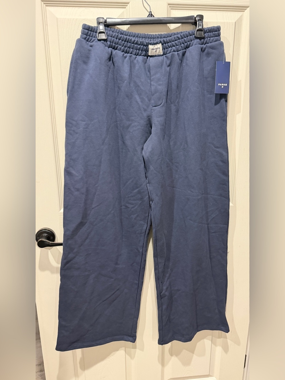 parke med navy blue sweatpants